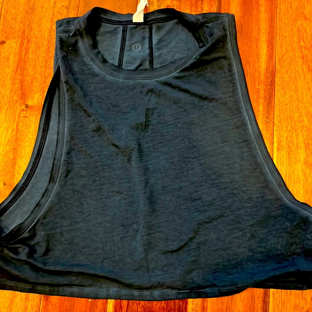 Women’s Size 6 Lululemon Crop Top